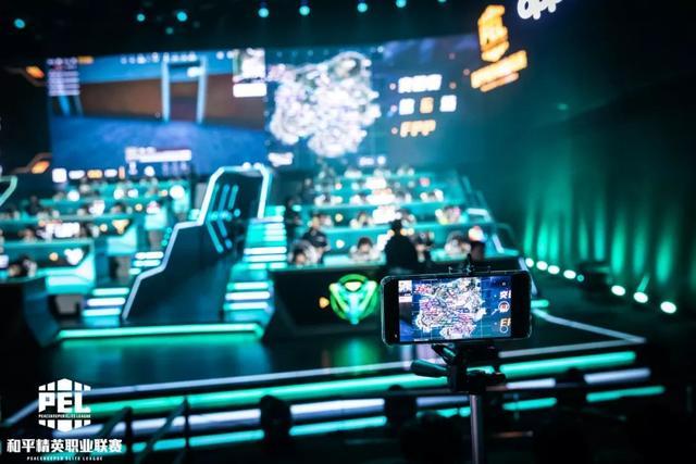 场下关怀 场下关怀