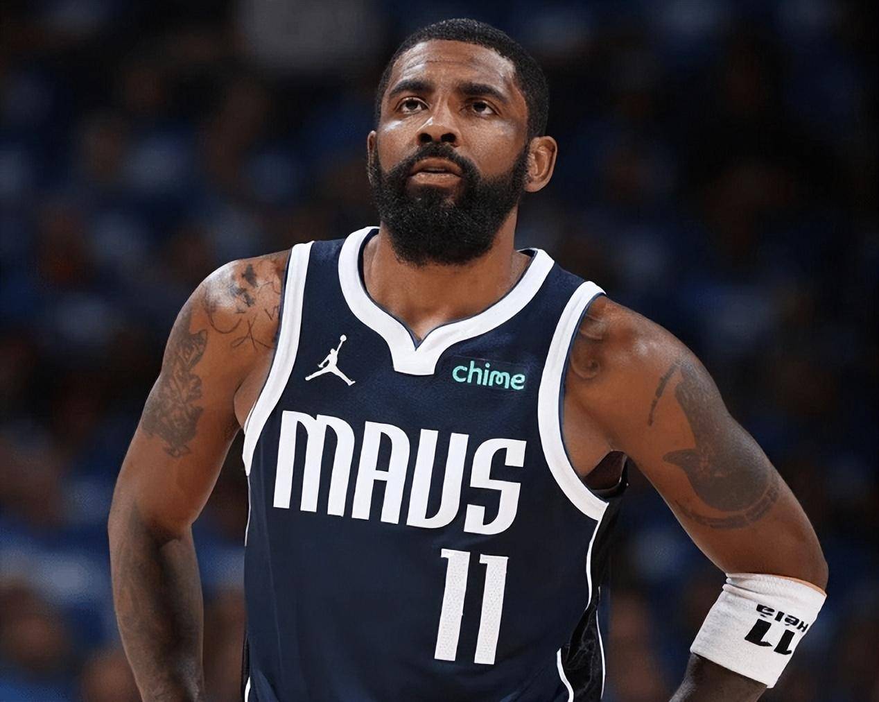 后者以背身 后者以背身